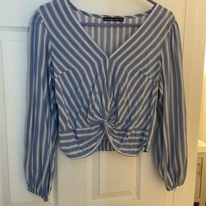 A&F lightweight twist front shirt EUC